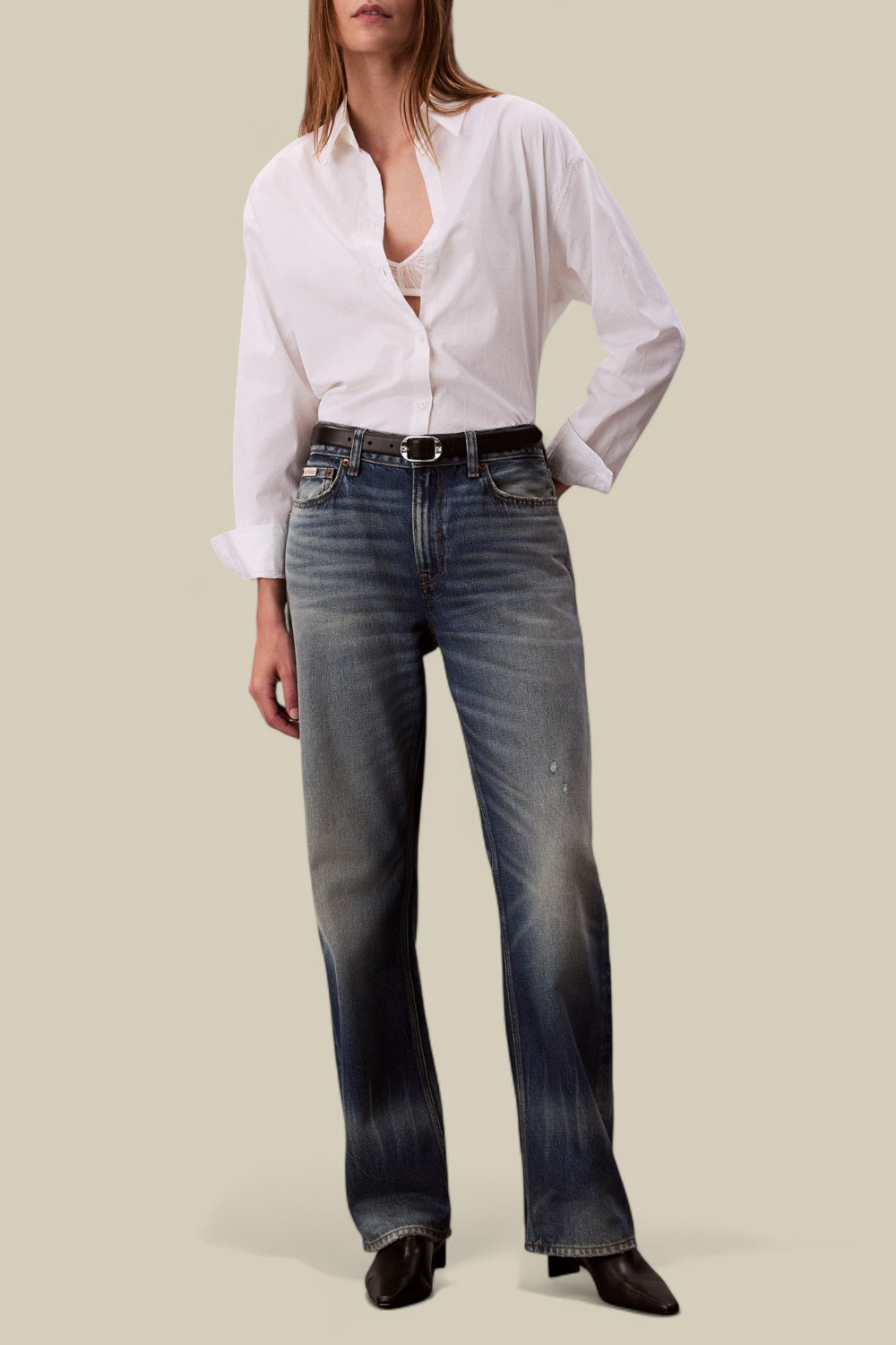 תמונת כל הלוק של חולצת כפתורים